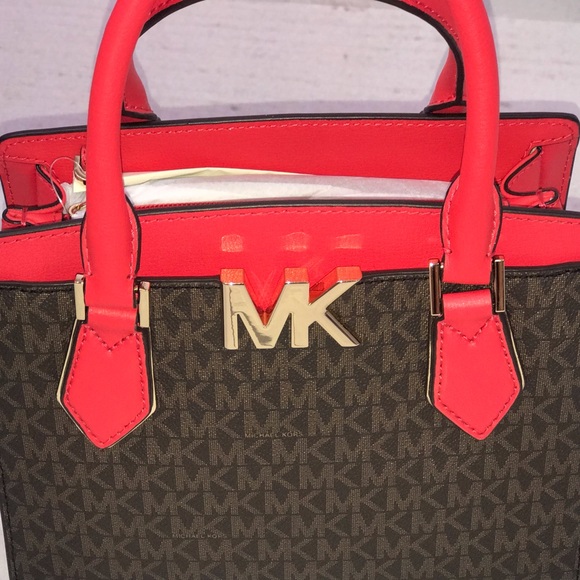 Michael Kors MD Messenger/Crossbody - Picture 5 of 10